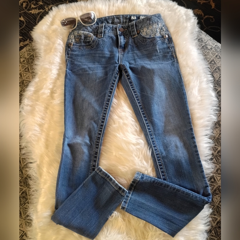 Miss Me  Embroidered Skinny Jeans